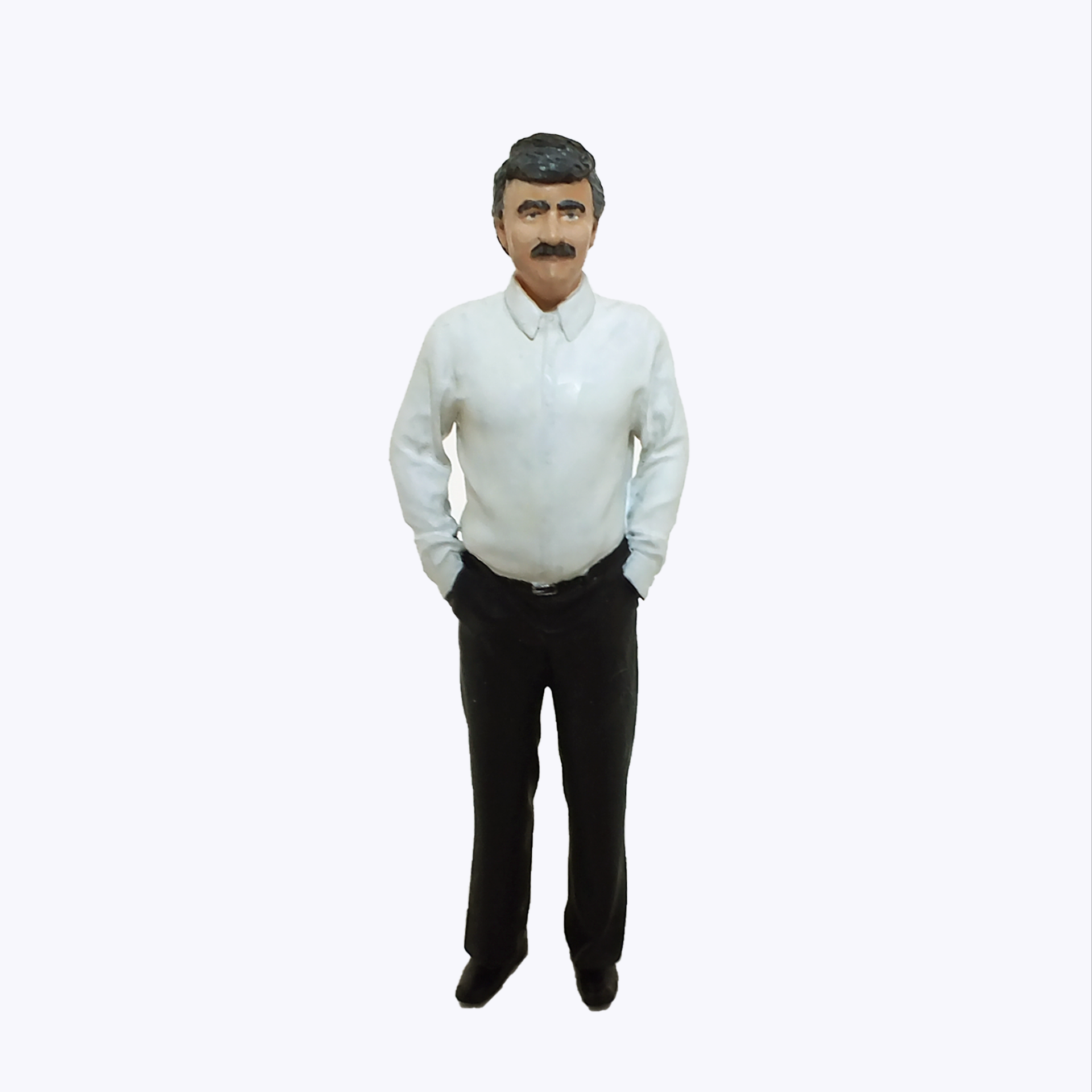 Beyaz Gömlekli Dayı figürü 1.18 ölçekli