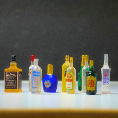 Minyatür İçki Şişeler etiketli 10lu paket 1.18 ölçek