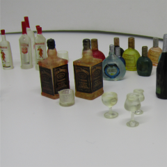 Minyatür İçki Şişeler etiketli 10lu paket 1.18 ölçek