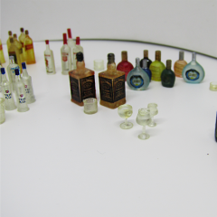 Minyatür İçki Şişeler etiketli 10lu paket 1.18 ölçek
