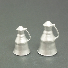 Minyatür Reçine Güğüm – Nostaljik Dollhouse Aksesuarı