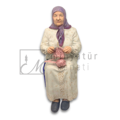 Örgü ören Kadın Figürü 1.10 ölçek