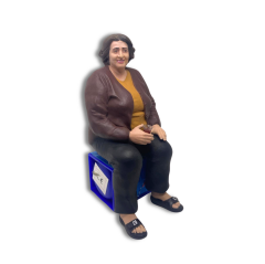 Çay içen Kadın Figürü 1.12 ölçek