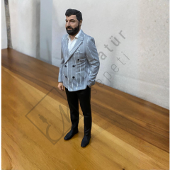 Cam Fanus İçinde Kişiye Özel Erkek Figürü – Özel Tasarım Reçine Biblo