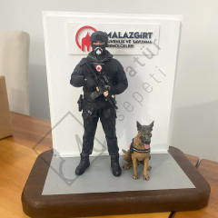 Kişiye Özel Tasarım- Fotoğraftan El Boyama Reçine Figür