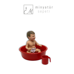 Minyatür Leğende Yıkanan Bebek Figürü Seti (3 Parça)