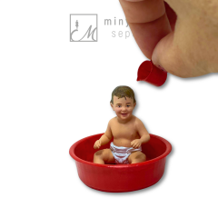 Minyatür Leğende Yıkanan Bebek Figürü Seti (3 Parça)