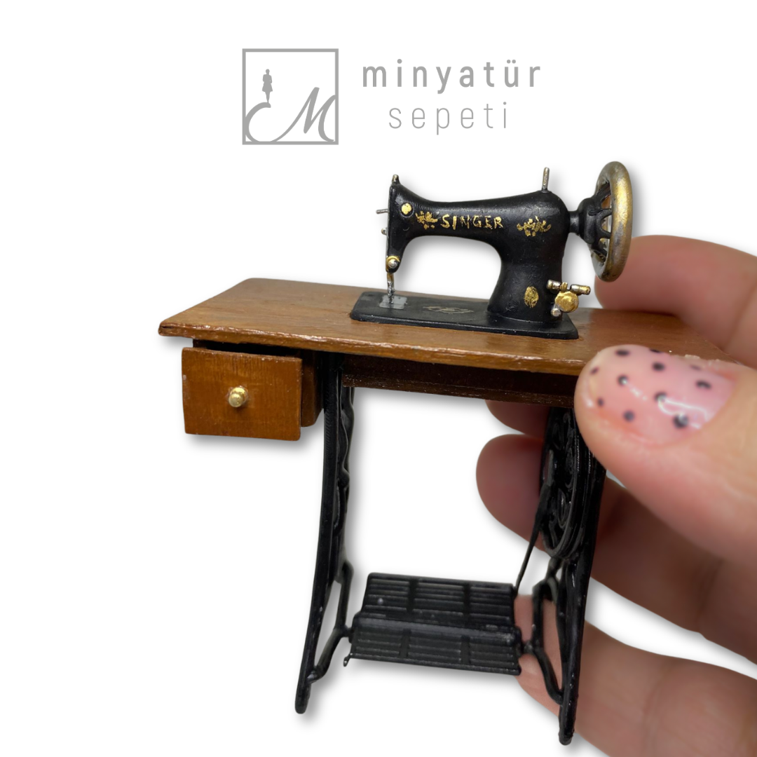 Minyatür Nostaljik Dikiş Makinesi