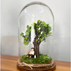 Ağacın Altında Çocuk – El Yapımı Minyatür Fanuslu Diorama